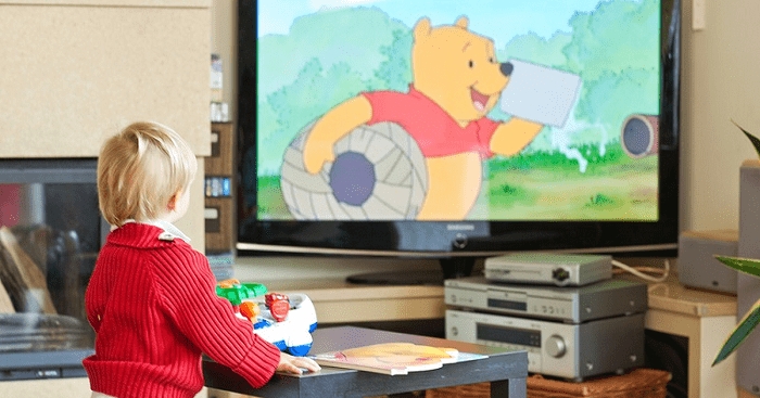 Можно ли детям смотреть телевизор?